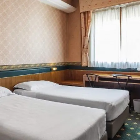 Des Etrangers 3* Mailand