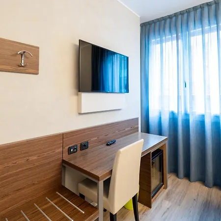 Des Etrangers 3* Milan