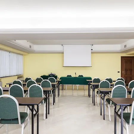 Des Etrangers 3* Milan