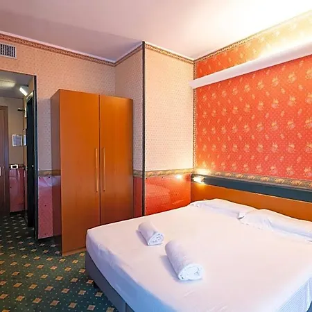 Des Etrangers 3* Μιλάνο